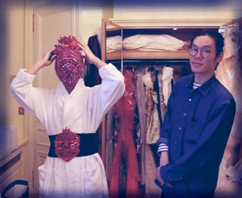 Eric Waroll wearing the Maison Martin Margiela Mask with Stylist Sohei Yoshida © Frédérique Renaut