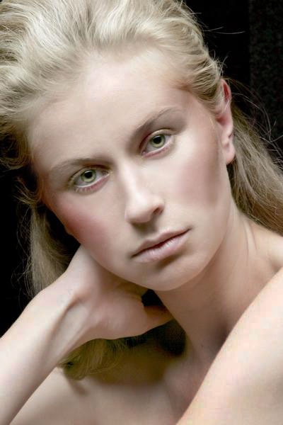 Female model photo shoot of Magdalenka