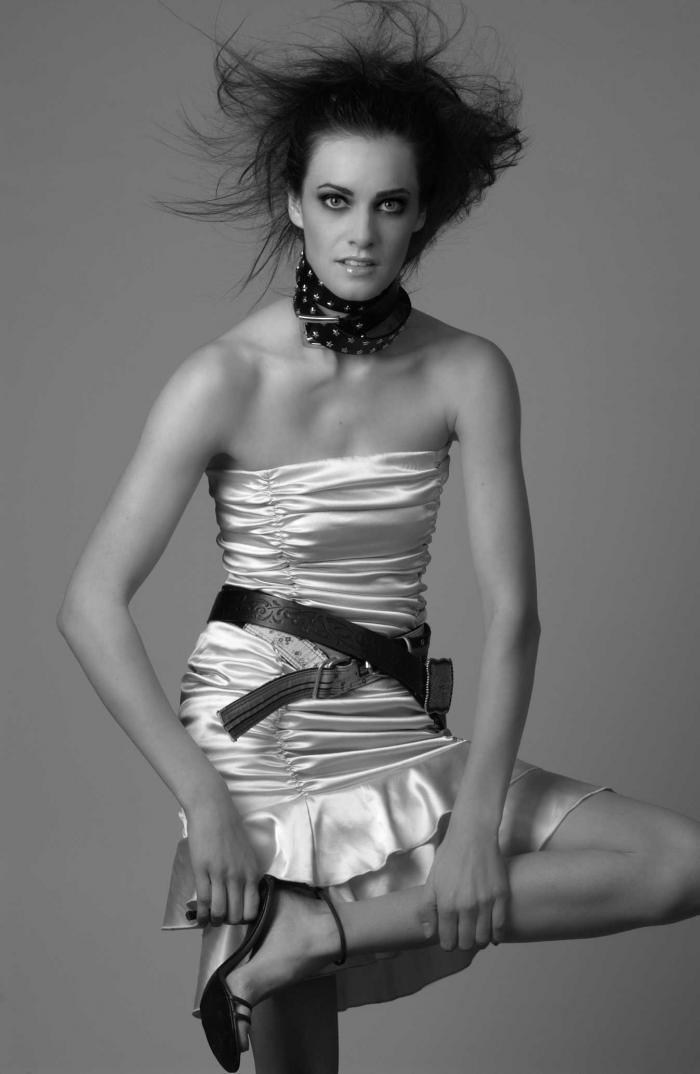 Female model photo shoot of Ronnie Hansen