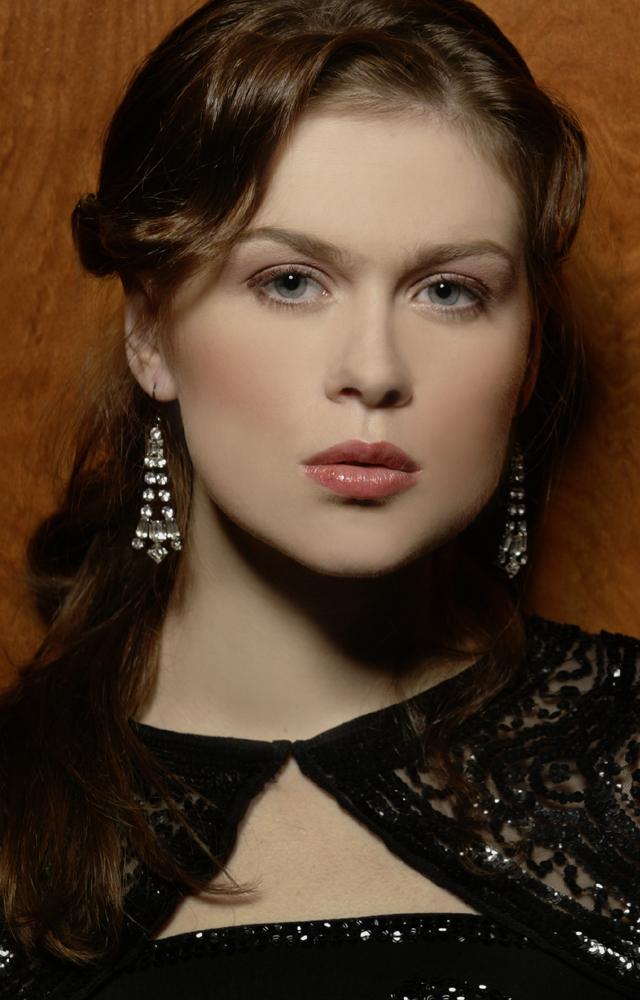 Female model photo shoot of Laurie Baldwin