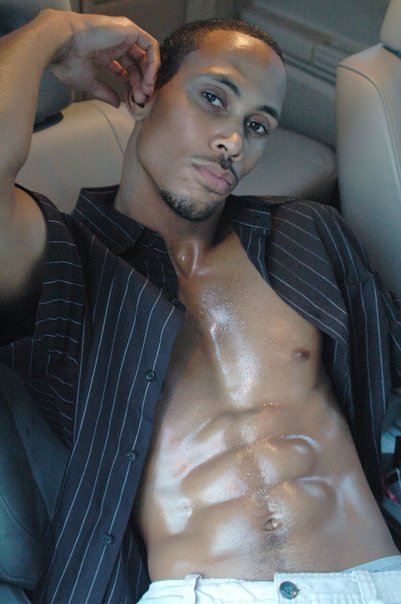 Male model photo shoot of Ronnie Fields by damp