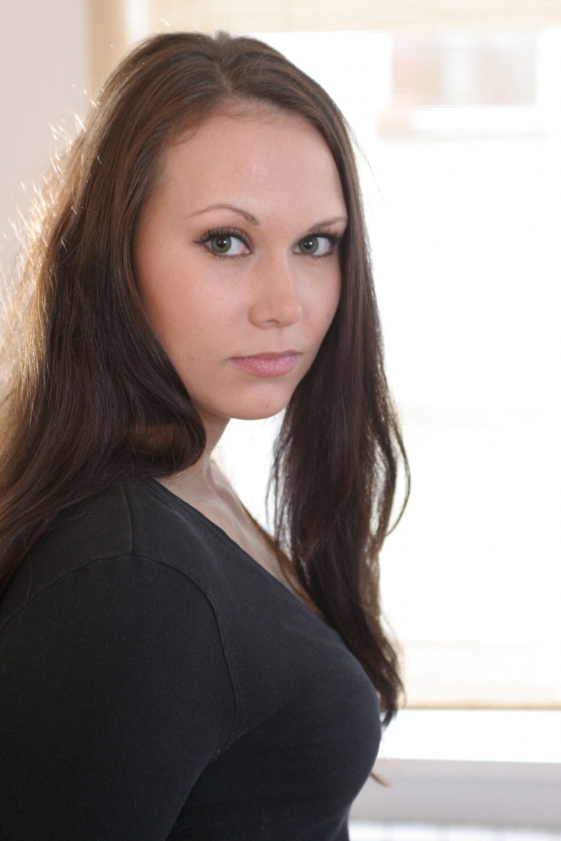 Female model photo shoot of claudia loelke