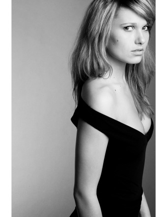Female model photo shoot of Taylor Mabbott