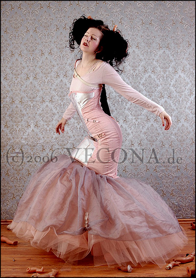 Female model photo shoot of VECONA