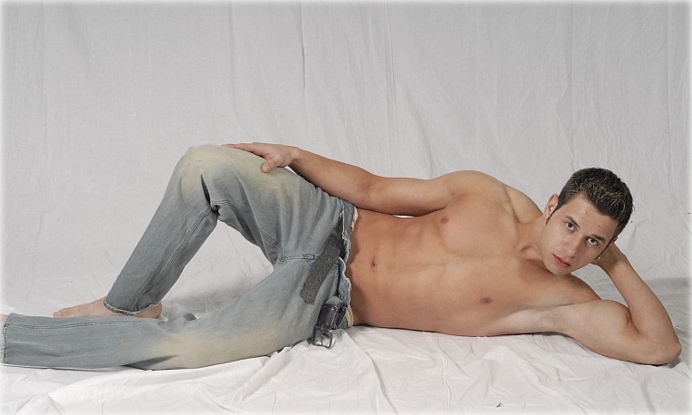 Male model photo shoot of Jimmy Buffit