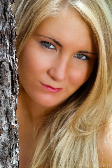 Female model photo shoot of Robyn Dana by 16point2mm
