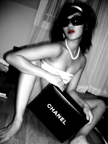 Female model photo shoot of Lisa Chanel in home
