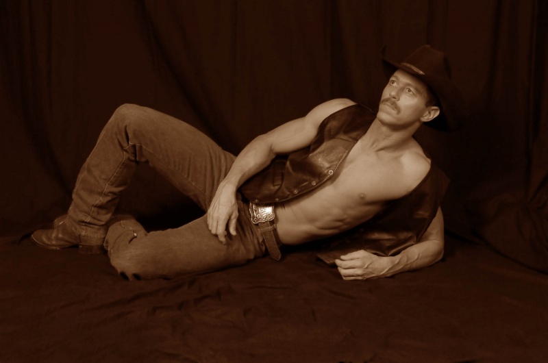 Male model photo shoot of bodybuilding4u