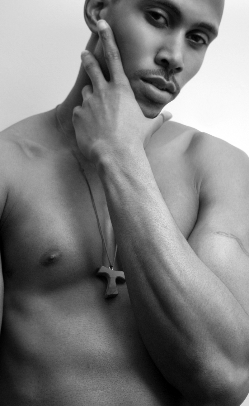 Male model photo shoot of Ronnie Fields