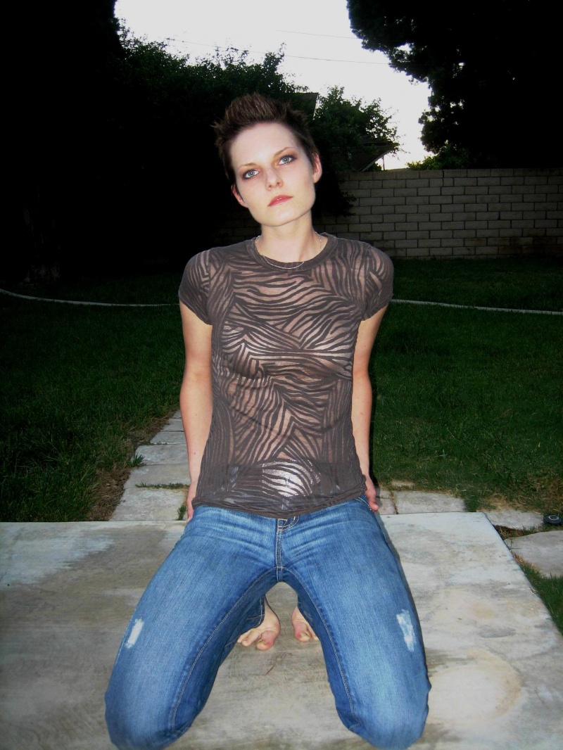 Female model photo shoot of daxXxmarie in backyard