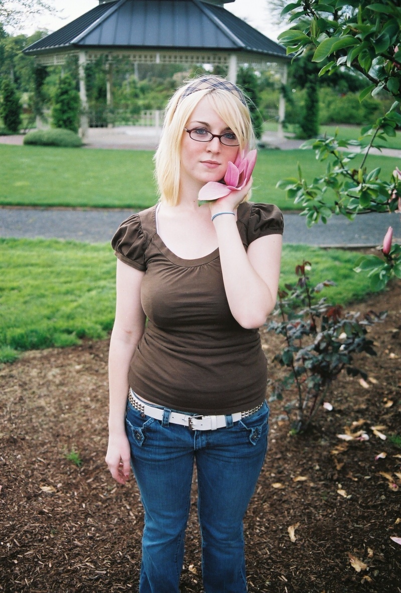 Female model photo shoot of Mizz Nikki in owen rose garden