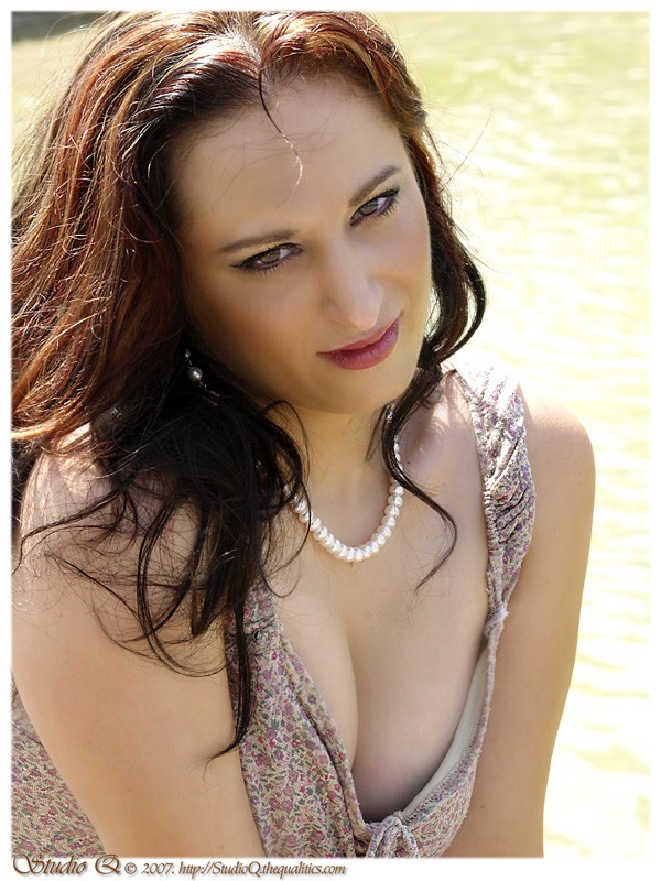 Female model photo shoot of Elizabeth Rosen