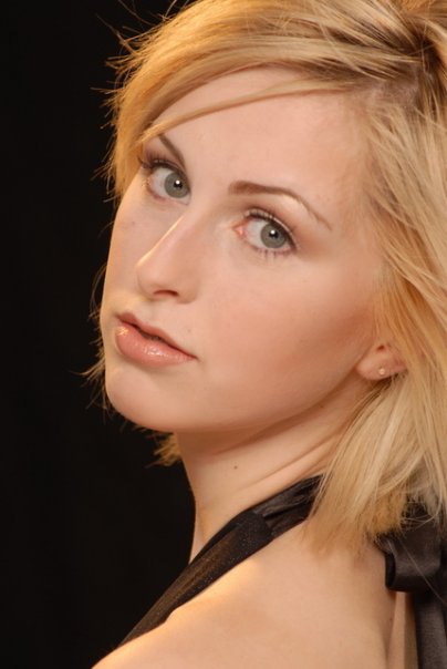 Female model photo shoot of Caitlin Hickson
