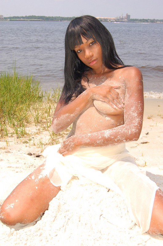 Female model photo shoot of Aaliya in Jacksonville,Fl