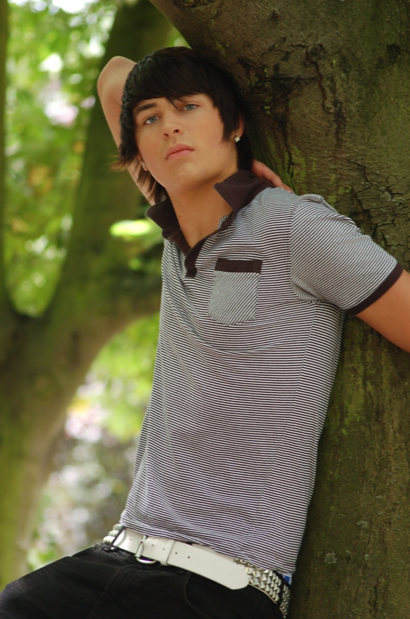 Male model photo shoot of Daniel Hollingsworth in uk