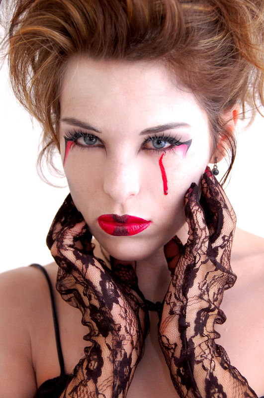 Female model photo shoot of Kristen Rautenbach in Tualitin, OR, makeup by Sabrina Cayne 