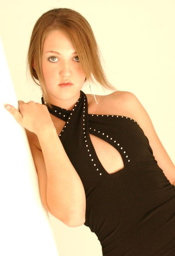 Female model photo shoot of Rachel Francis
