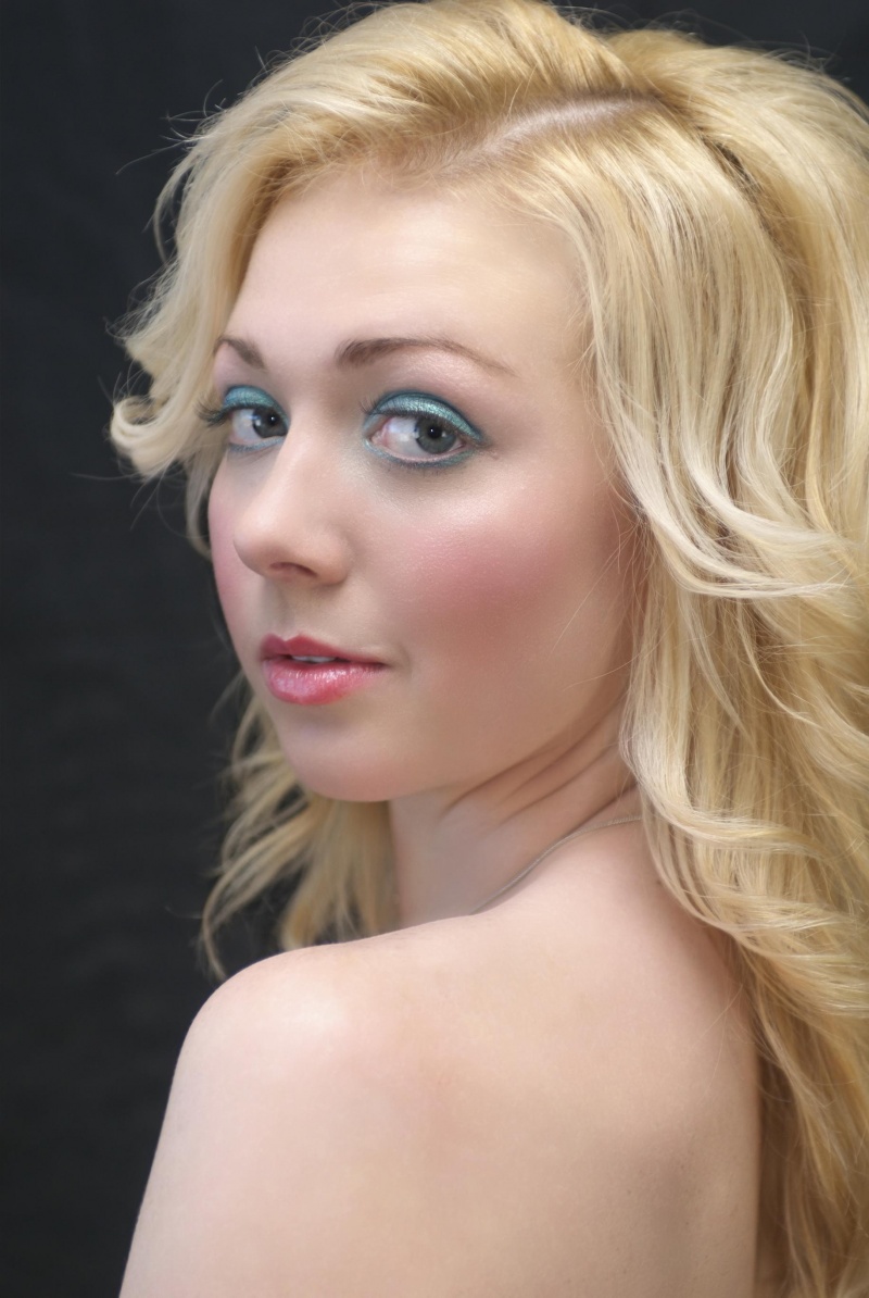 Female model photo shoot of elle maguire in  http://www.myspace.com/pinkdiva_bytammerly  
