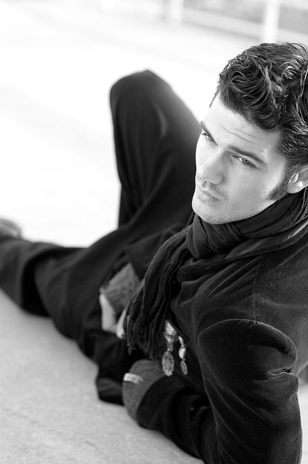 Male model photo shoot of Ryan Paevey