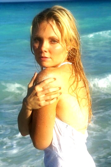 Female model photo shoot of johanna1 in Cancun