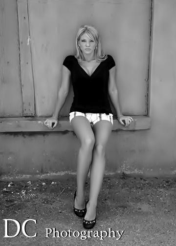 Female model photo shoot of Lindsay Garrett