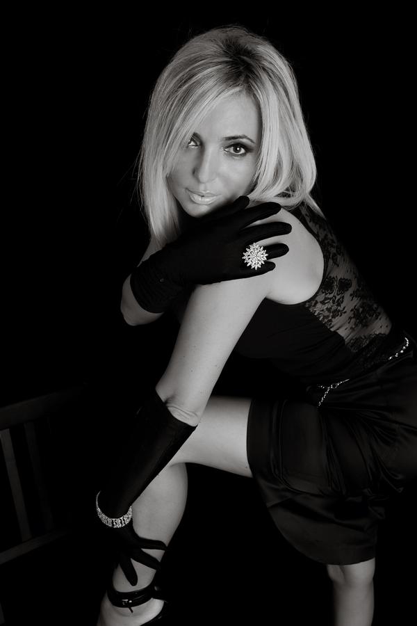 Female model photo shoot of Yanina Savchuk