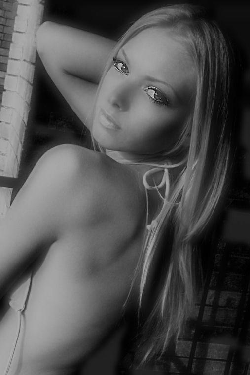 Female model photo shoot of KristenAlicia08
