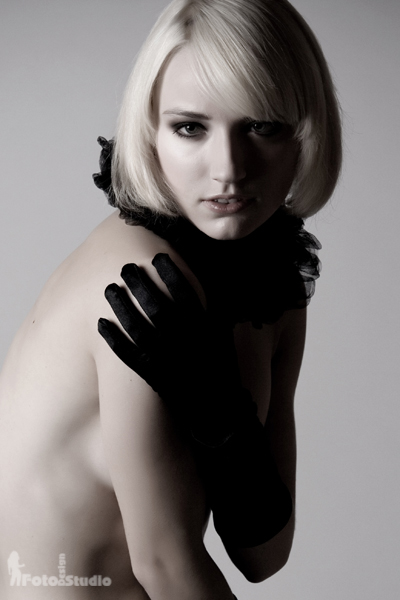 Female model photo shoot of MDfoto in veghel studio fotodesign