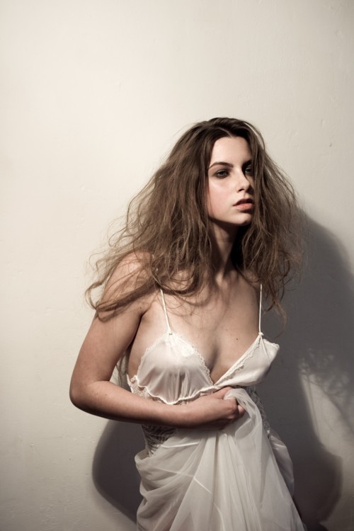 Female model photo shoot of Jaquemijn