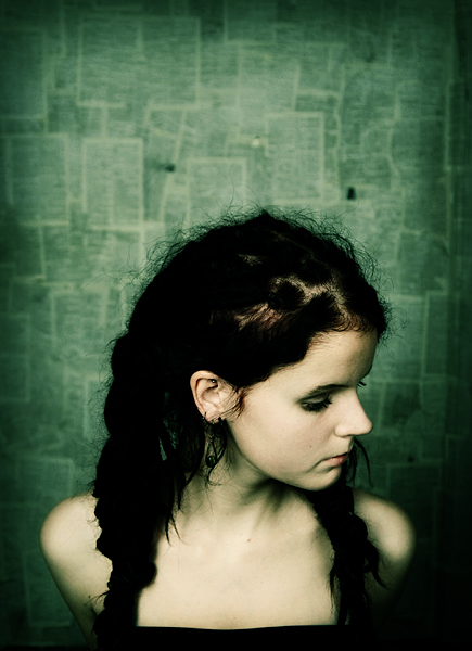 Female model photo shoot of _Raven by Arti-Elvi