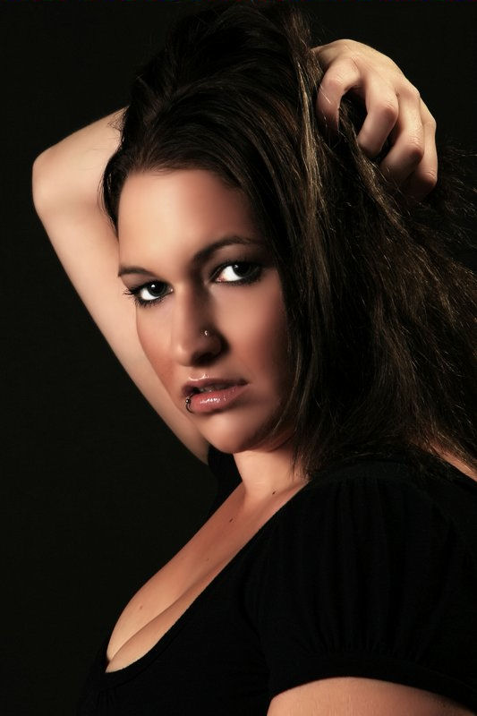 Female model photo shoot of Alisa Mancell