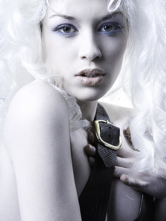 Female model photo shoot of Oxana Topia