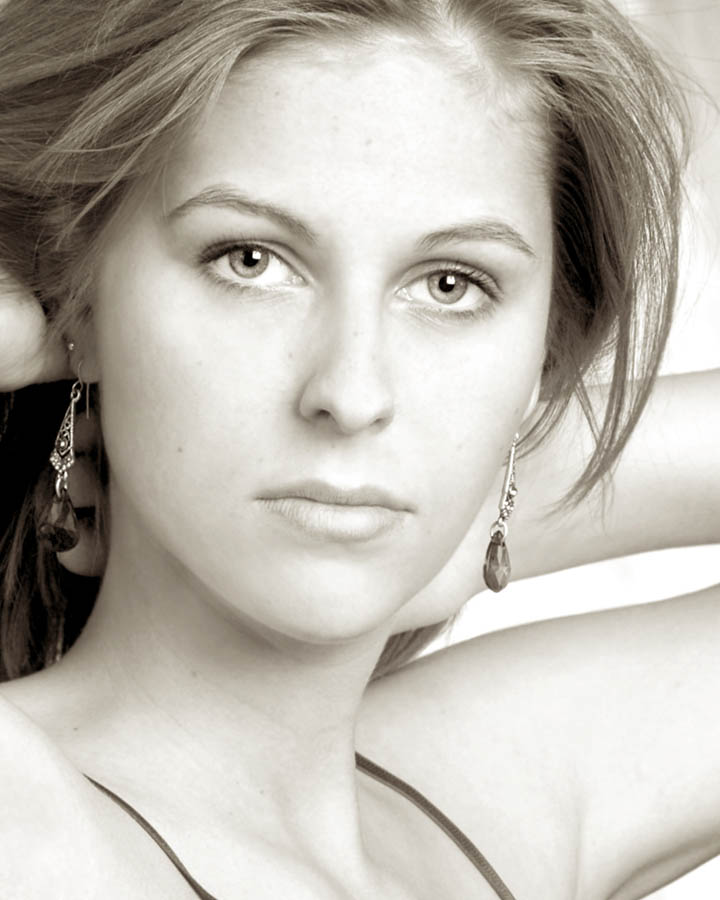 Female model photo shoot of Lisa Weir