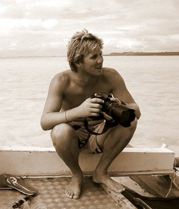 Male model photo shoot of Scott Sporleder in Aitutaki, Cook Islands
