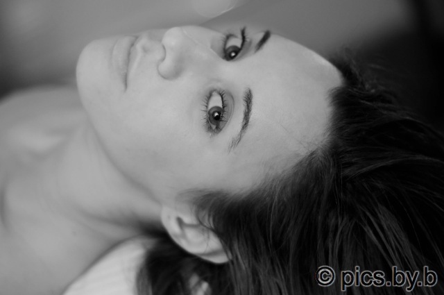Female model photo shoot of Zulerka C by i heart polaroid