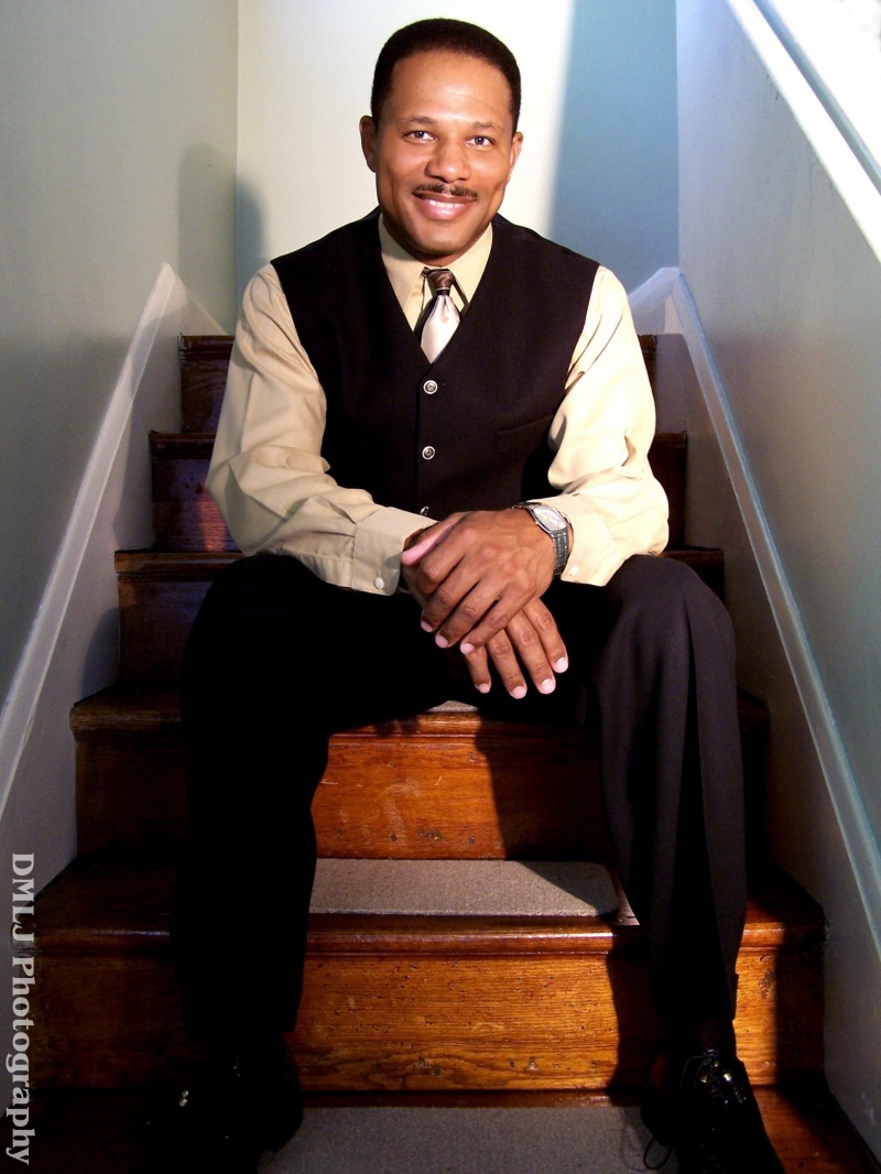 Male model photo shoot of Derrell Owens