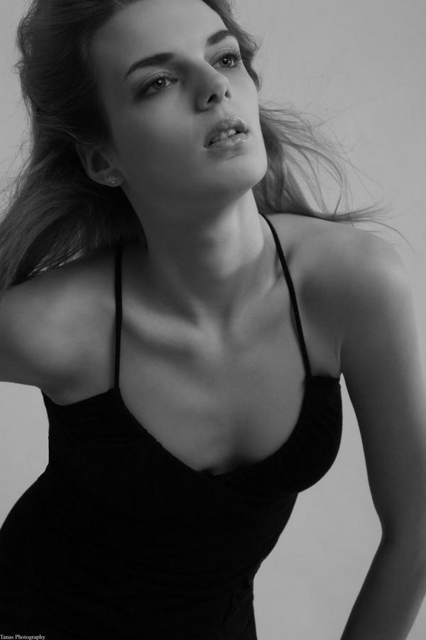 Female model photo shoot of Sweetnsexysara