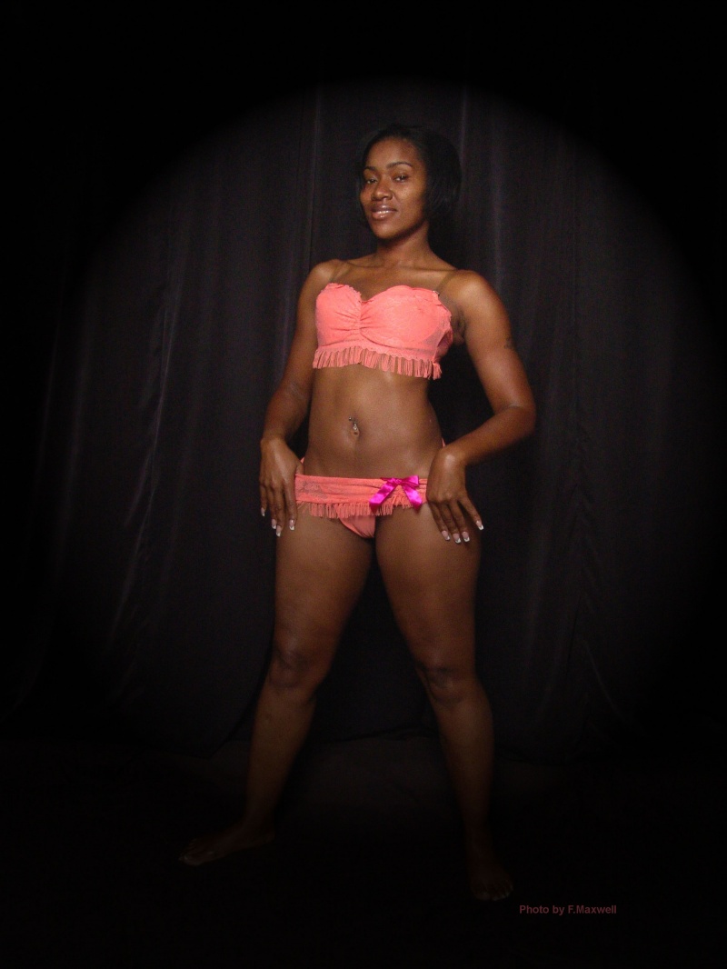 Female model photo shoot of Ms Thicknezzz77