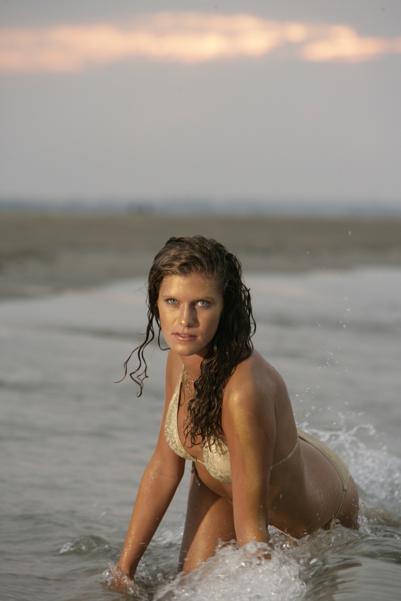Female model photo shoot of Chelc