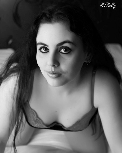 Female model photo shoot of Mistress Hathyr by MTKelly