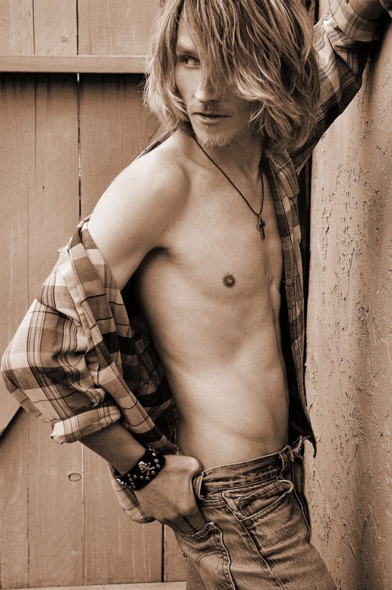 Male model photo shoot of Kegan Tor by Zedneram