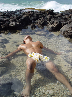 Male model photo shoot of Mike Tossy in Maui