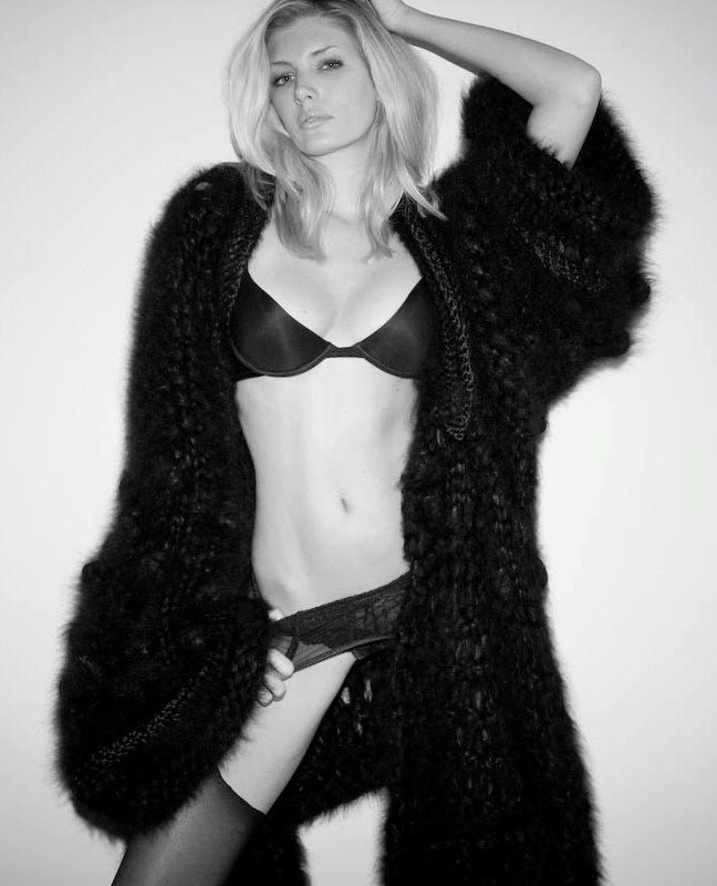Female model photo shoot of Lindsey Flacy