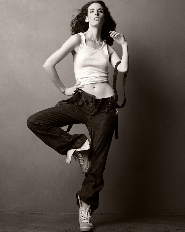 Female model photo shoot of Aria Chittenden