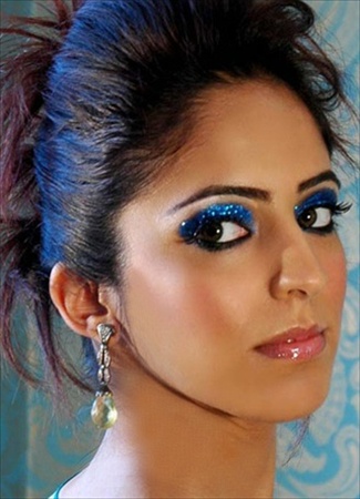 Female model photo shoot of Halimah Haque