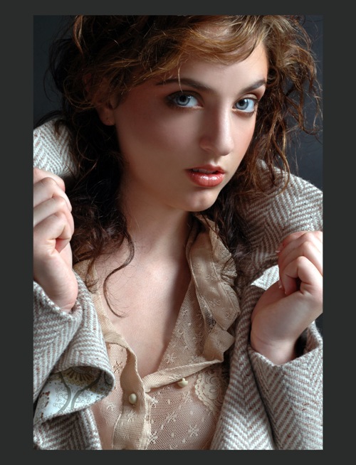 Female model photo shoot of Paulina Perrucci 