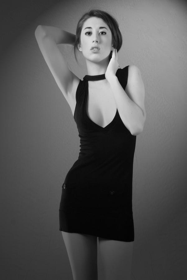 Female model photo shoot of Candice Kelly