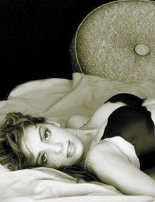 Female model photo shoot of Bellie Bell
