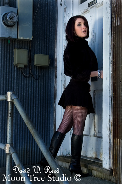 Female model photo shoot of Leslie Lane by MoonTree Studio in Richmond, KY