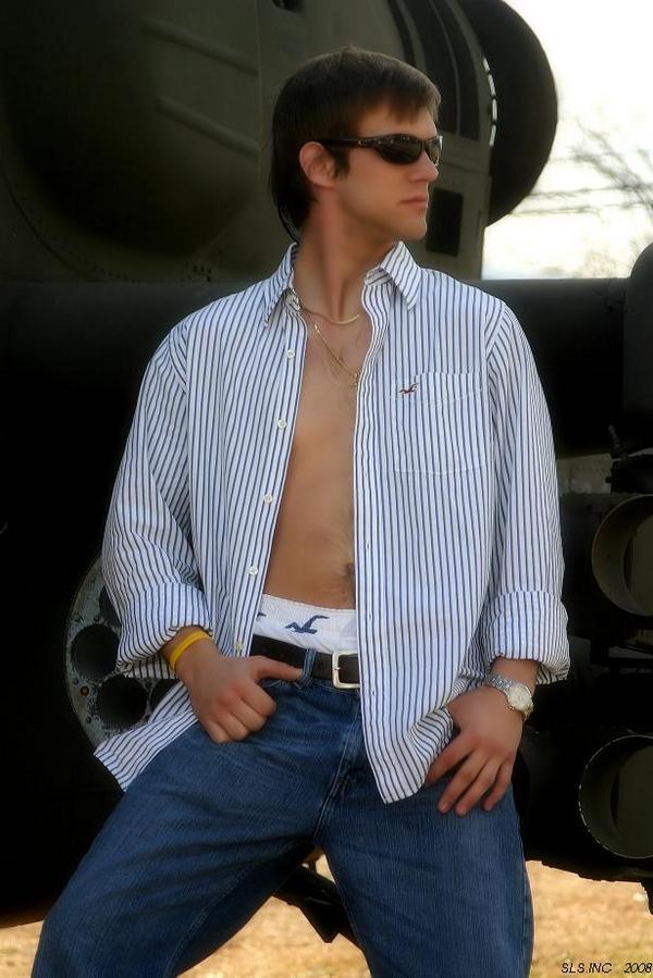 Male model photo shoot of Dustin Brian